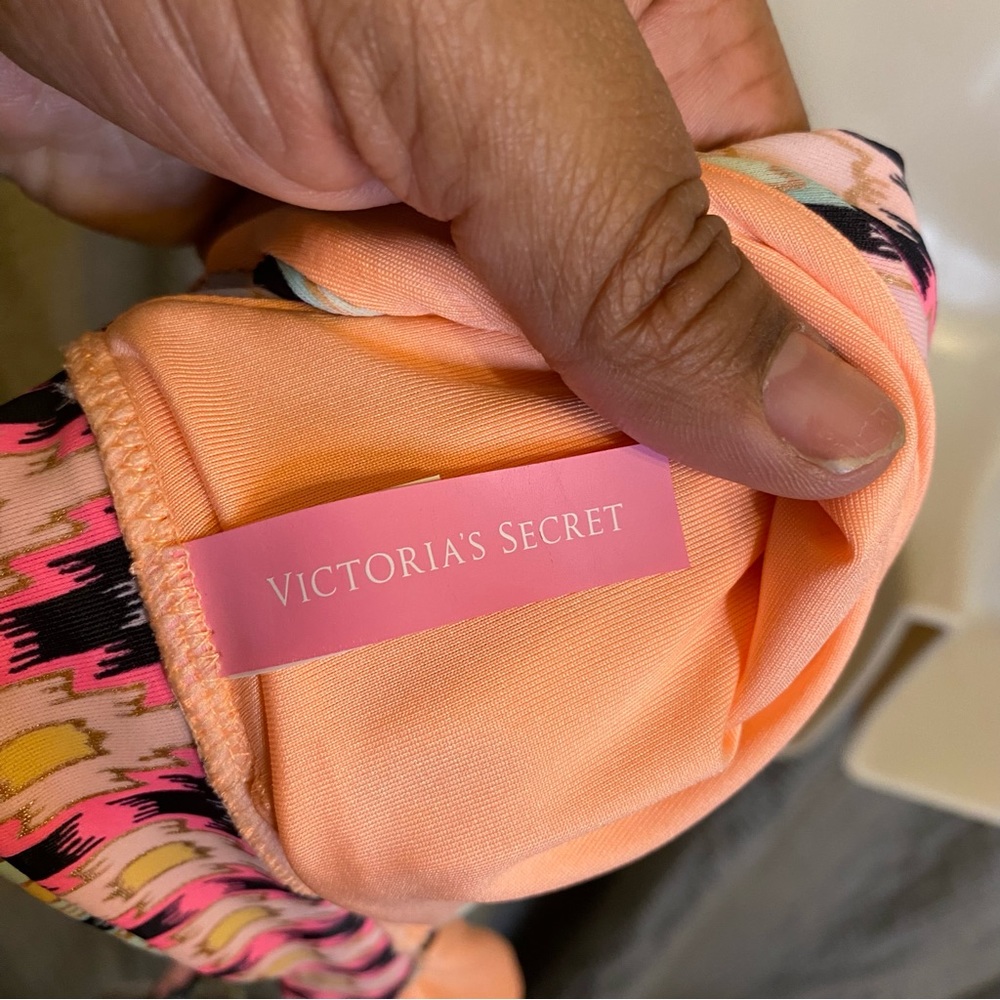 VICTORIA'S SECRET THE PLUNGE HALTER TRIANGLE BIKINI TOP SMALL - Picture 4 of 8